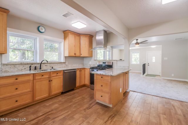 1102 Calhoun Street, Ocean Springs, MS 39564