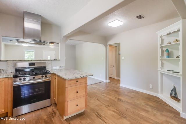 1102 Calhoun Street, Ocean Springs, MS 39564