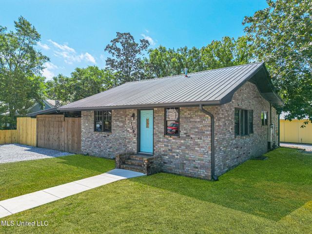1102 Calhoun Street, Ocean Springs, MS 39564