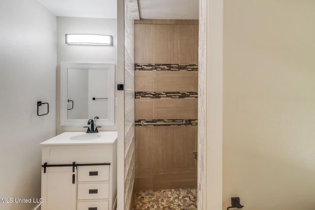 1102 Calhoun Street, Ocean Springs, MS 39564