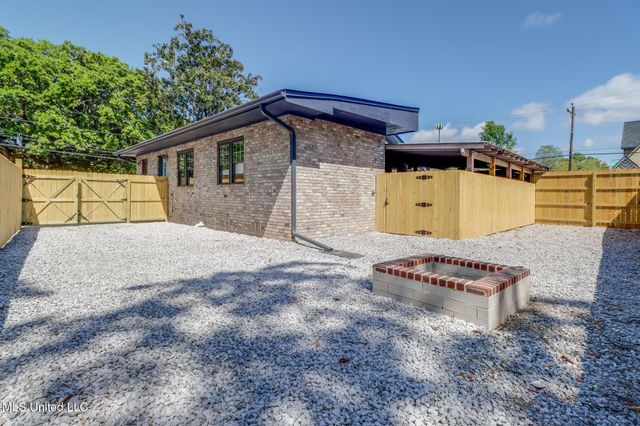 1102 Calhoun Street, Ocean Springs, MS 39564