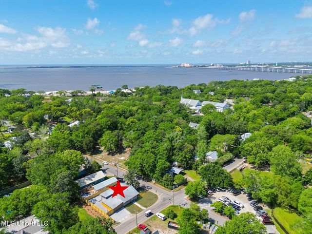 1102 Calhoun Street, Ocean Springs, MS 39564
