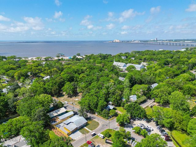 1102 Calhoun Street, Ocean Springs, MS 39564