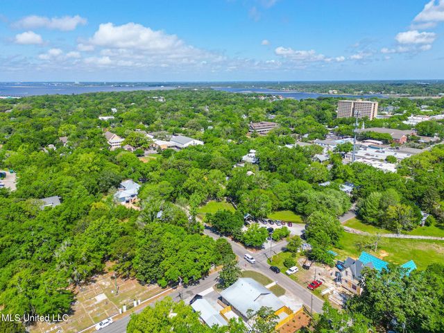 1102 Calhoun Street, Ocean Springs, MS 39564