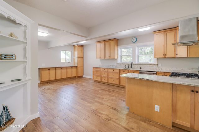 1102 Calhoun Street, Ocean Springs, MS 39564