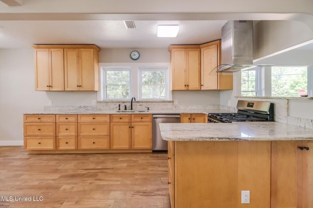 1102 Calhoun Street, Ocean Springs, MS 39564