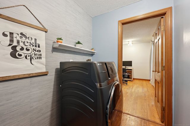 15 Pinnacle Mountain Road, Simsbury, CT 06070