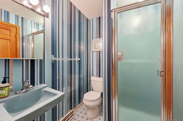 15 Pinnacle Mountain Road, Simsbury, CT 06070