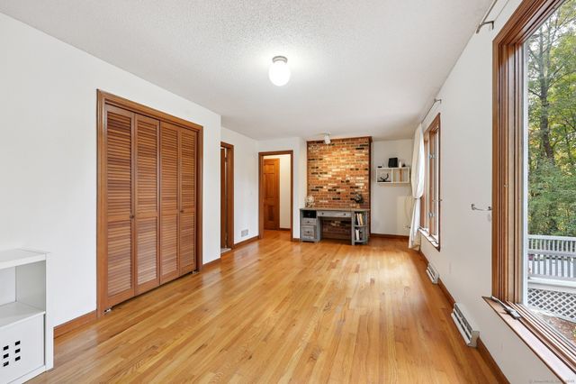 15 Pinnacle Mountain Road, Simsbury, CT 06070