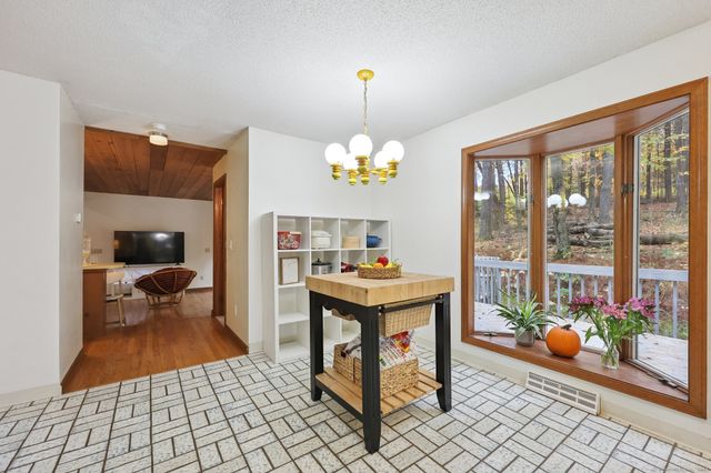 15 Pinnacle Mountain Road, Simsbury, CT 06070