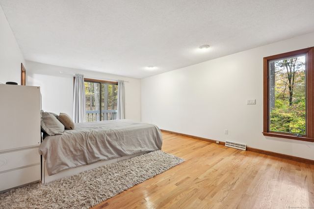 15 Pinnacle Mountain Road, Simsbury, CT 06070