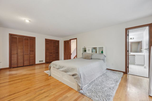 15 Pinnacle Mountain Road, Simsbury, CT 06070