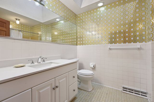 15 Pinnacle Mountain Road, Simsbury, CT 06070