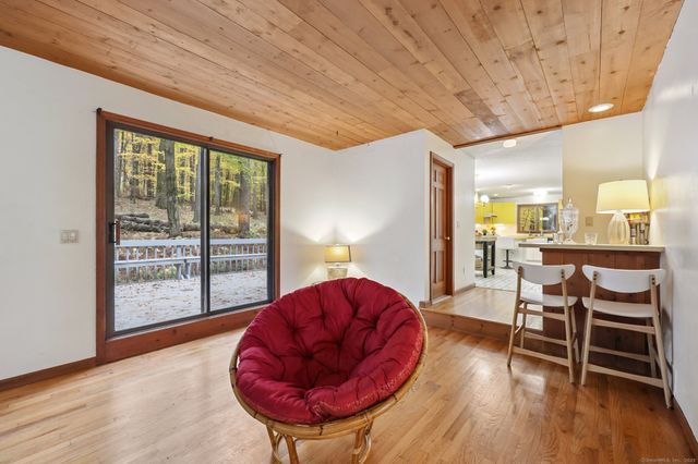 15 Pinnacle Mountain Road, Simsbury, CT 06070