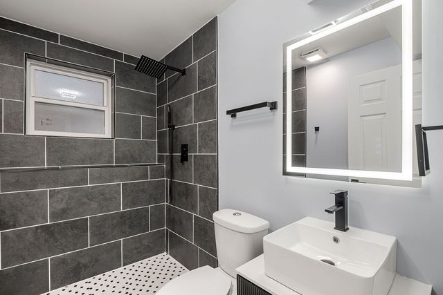 6672 W Montrose Avenue, Harwood Heights, IL 60706