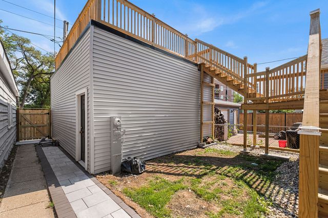 6672 W Montrose Avenue, Harwood Heights, IL 60706