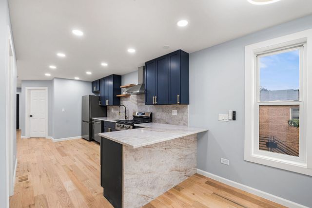 6672 W Montrose Avenue, Harwood Heights, IL 60706