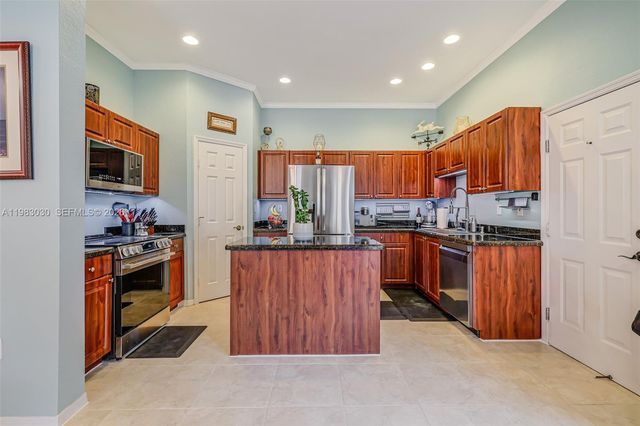 2390 SE 17th Ter, Homestead, FL 33035