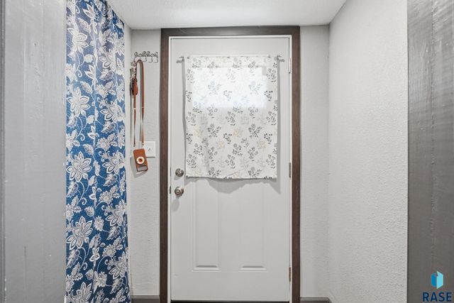1223 N Spring Ave Avenue, Sioux Falls, SD 57104