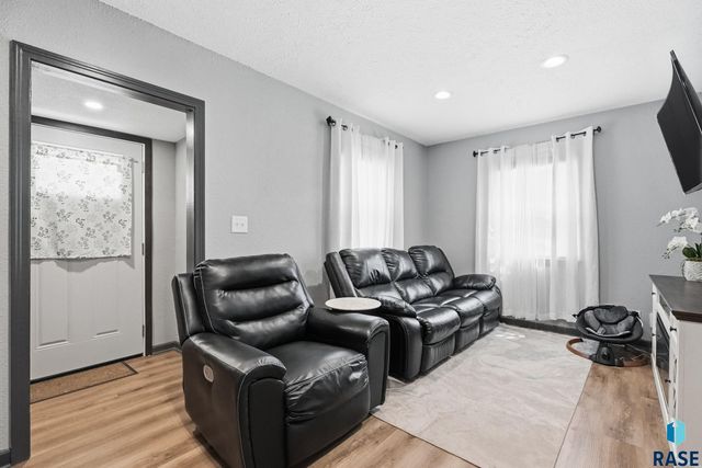 1223 N Spring Ave Avenue, Sioux Falls, SD 57104