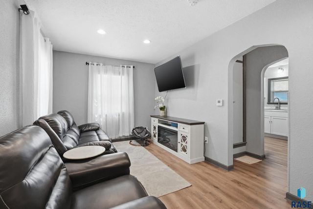 1223 N Spring Ave Avenue, Sioux Falls, SD 57104