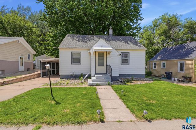 1223 N Spring Ave Avenue, Sioux Falls, SD 57104