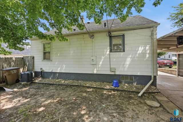 1223 N Spring Ave Avenue, Sioux Falls, SD 57104