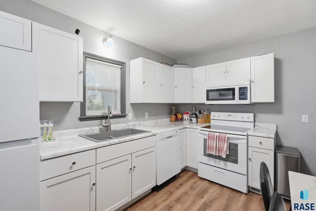 1223 N Spring Ave Avenue, Sioux Falls, SD 57104