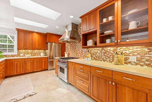 1509 Mountain Blvd, Oakland, CA 94611