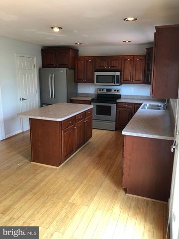 68 BALTUSROL DR, Charles Town, WV 25414