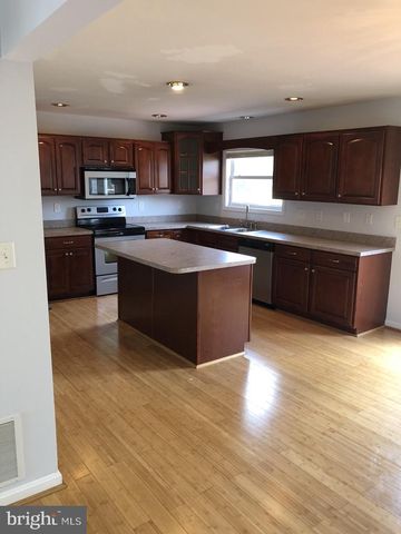 68 BALTUSROL DR, Charles Town, WV 25414