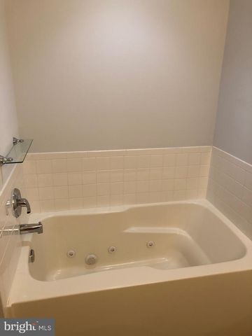 68 BALTUSROL DR, Charles Town, WV 25414