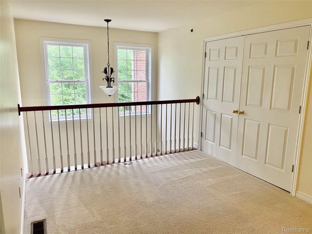 251 S VILLAGE Way 21, Canton Charter Township, MI 48188