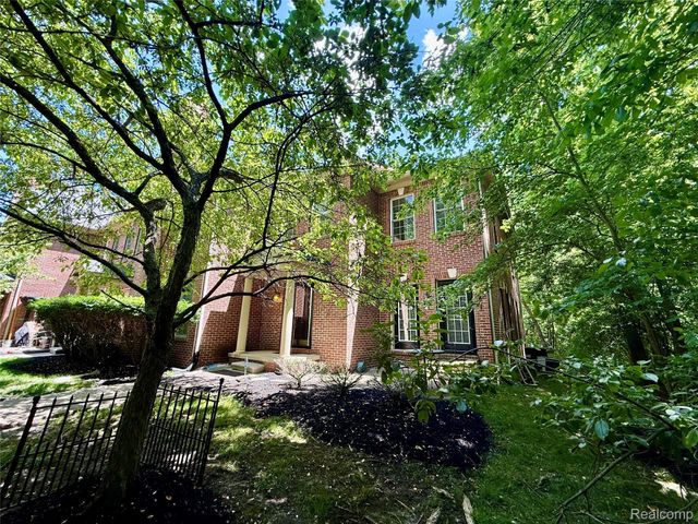 251 S VILLAGE Way 21, Canton Charter Township, MI 48188