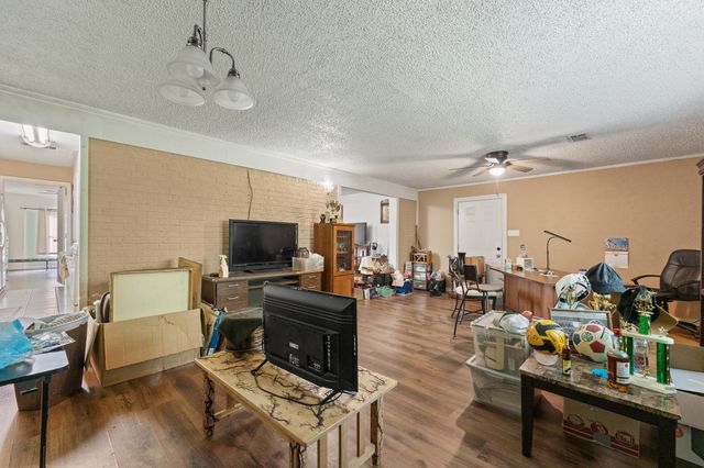 1601 Mcanear Street, Cleburne, TX 76033
