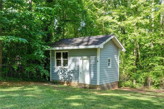 711 Woodsway Court, Reidsville, NC 27320