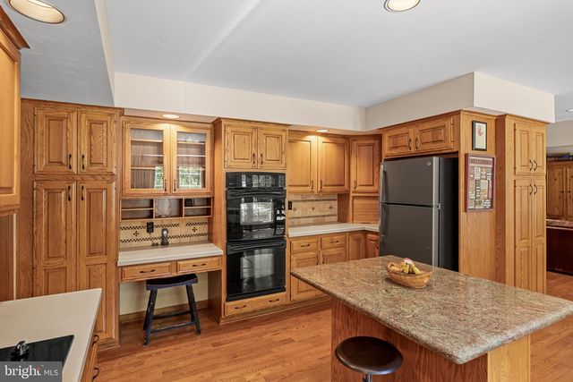 1 CHELMSFORD CT, Medford, NJ 08055