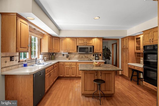1 CHELMSFORD CT, Medford, NJ 08055