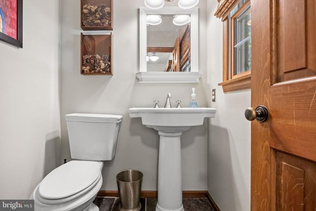 1 CHELMSFORD CT, Medford, NJ 08055
