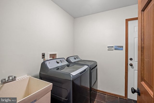 1 CHELMSFORD CT, Medford, NJ 08055