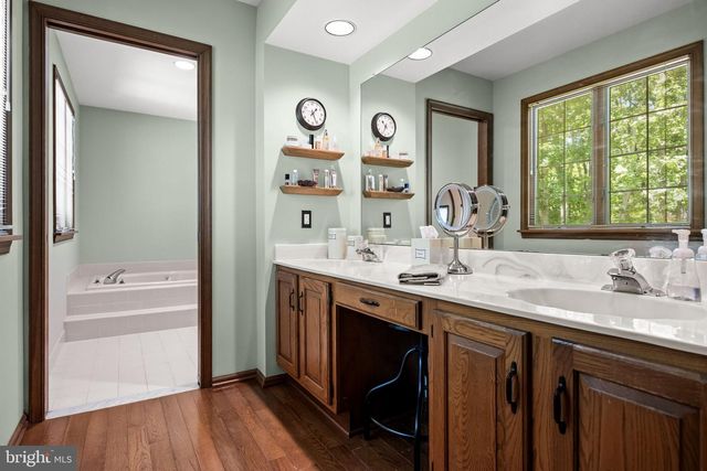 1 CHELMSFORD CT, Medford, NJ 08055