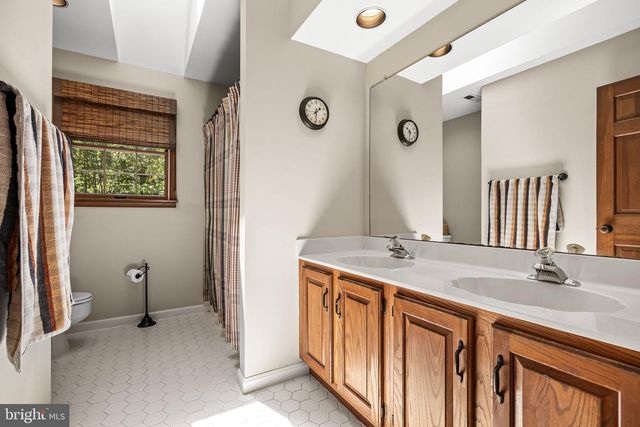 1 CHELMSFORD CT, Medford, NJ 08055