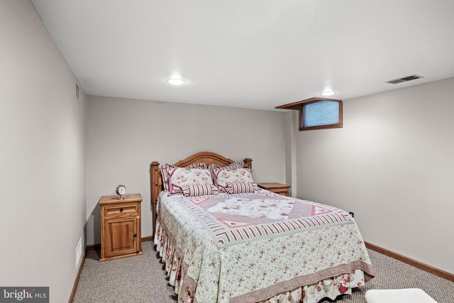 1 CHELMSFORD CT, Medford, NJ 08055