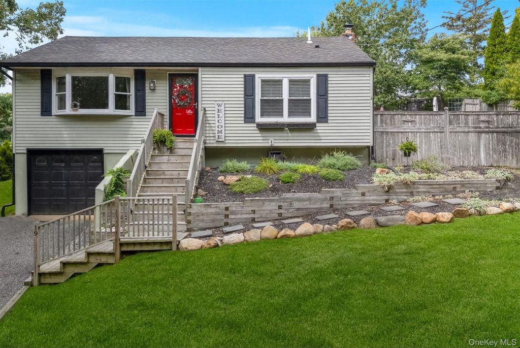 19 Hawthorne Road, Rocky Point, NY 11778