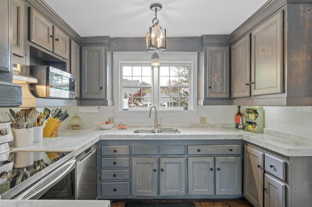 587 VT Route 121 East, Grafton, VT 05146