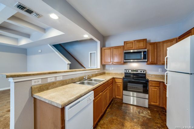 6402 Summit Oak Apt 1, San Antonio, TX 78229