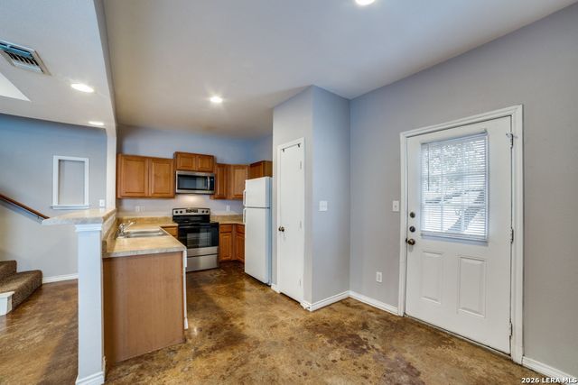 6402 Summit Oak Apt 1, San Antonio, TX 78229