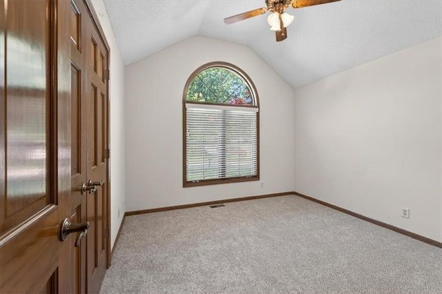 3328 S Victoria Drive, Independence, MO 64015