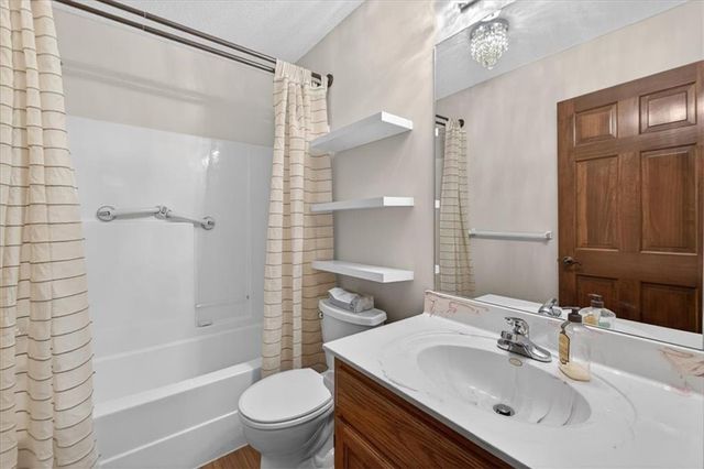 3328 S Victoria Drive, Independence, MO 64015
