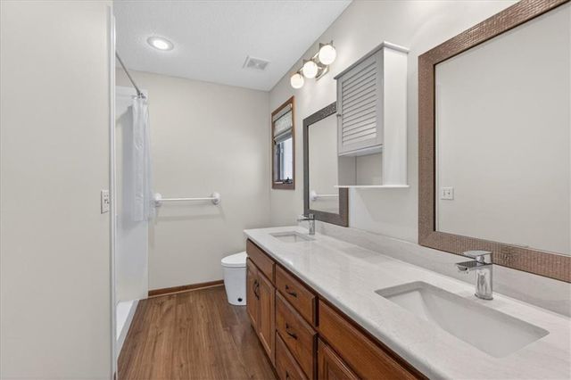 3328 S Victoria Drive, Independence, MO 64015